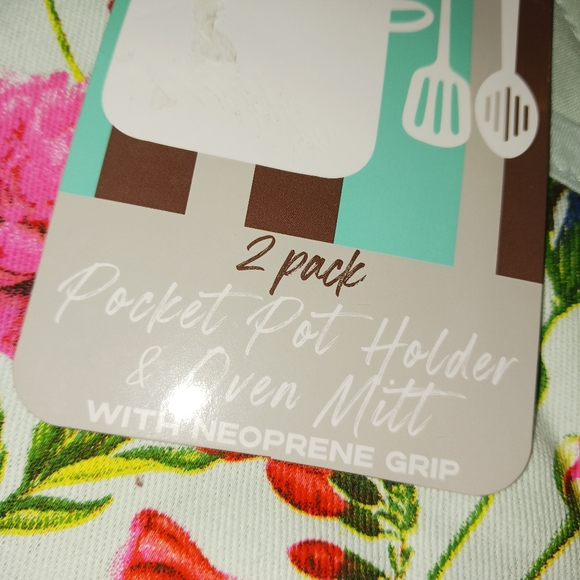 NWT! Pot Holder Sets (1 Mitt, 3  Pocket Pot Holders) - Picture 5 of 5